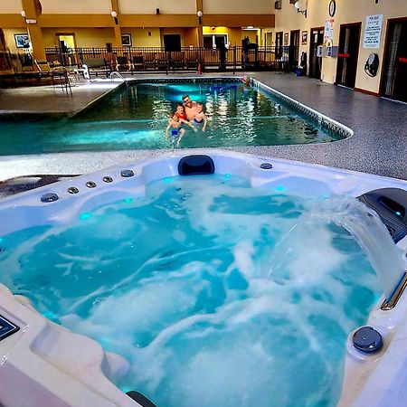Katahdin Inn & Suites Millinocket Zewnętrze zdjęcie