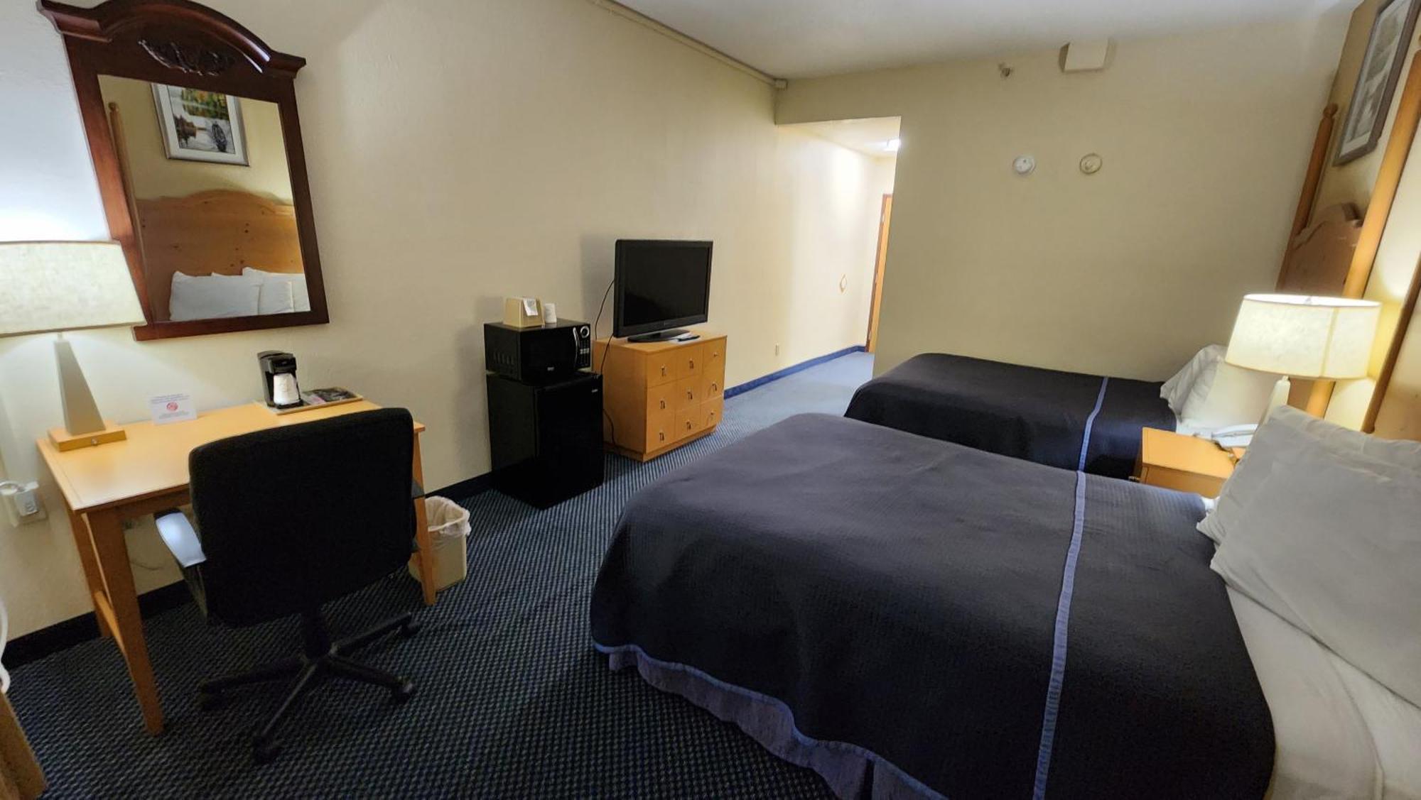 Katahdin Inn & Suites Millinocket Zewnętrze zdjęcie