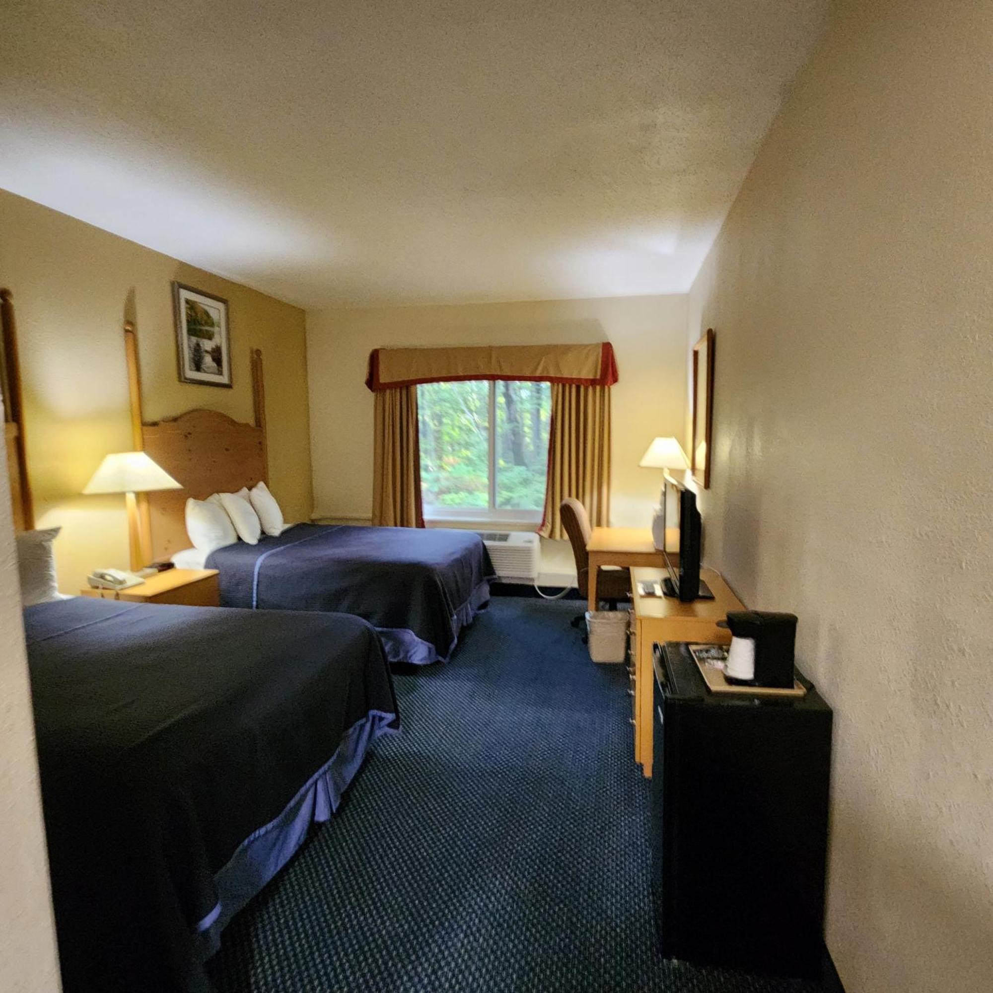 Katahdin Inn & Suites Millinocket Zewnętrze zdjęcie