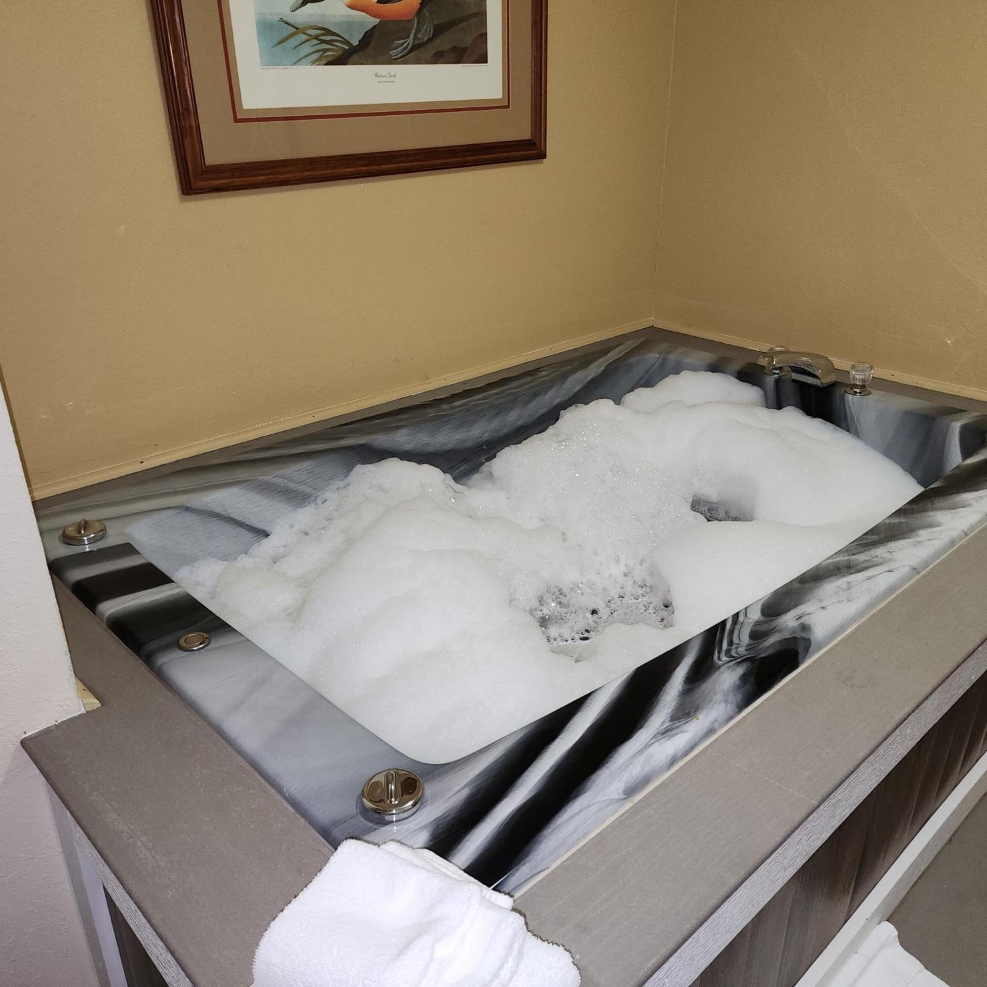 Katahdin Inn & Suites Millinocket Zewnętrze zdjęcie