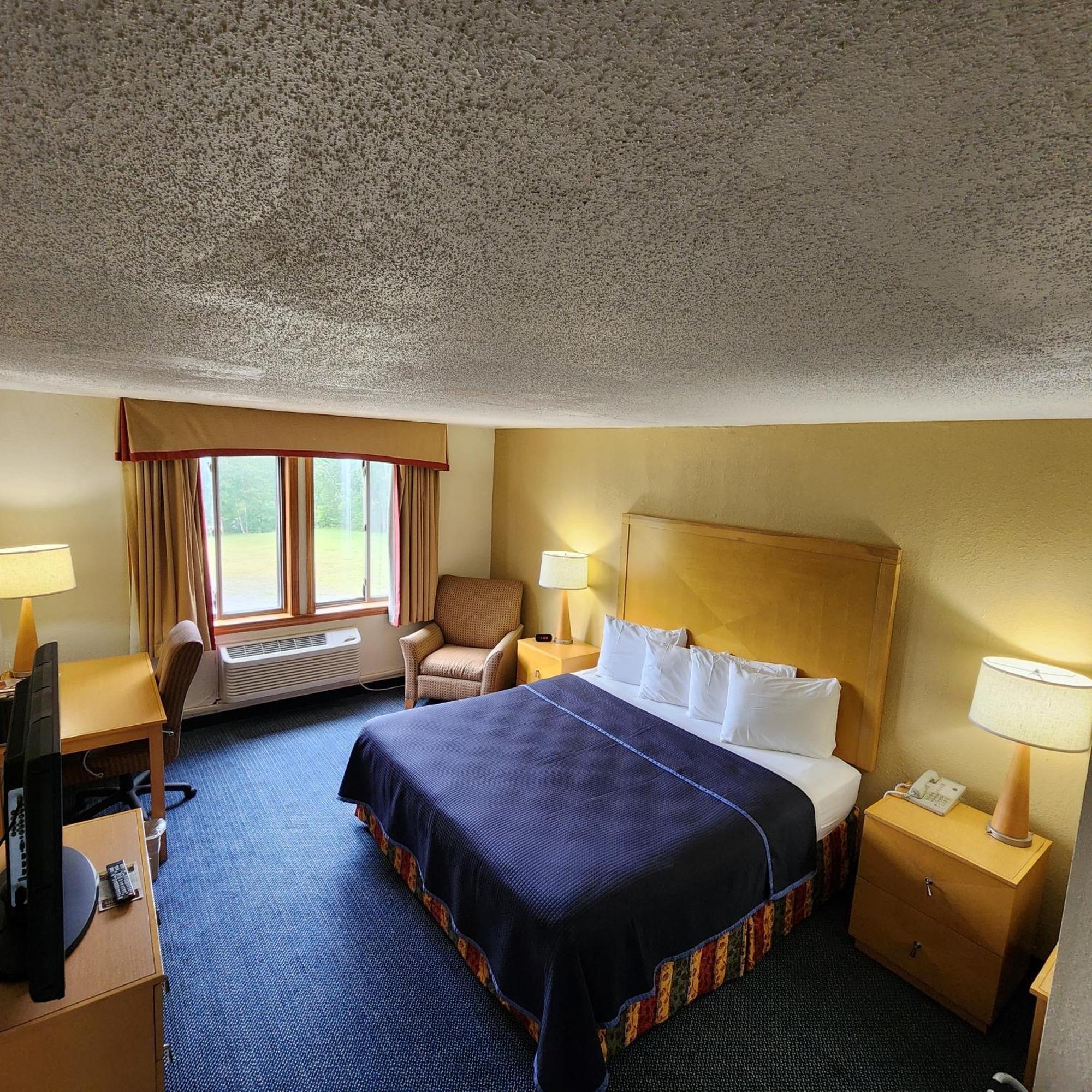 Katahdin Inn & Suites Millinocket Zewnętrze zdjęcie
