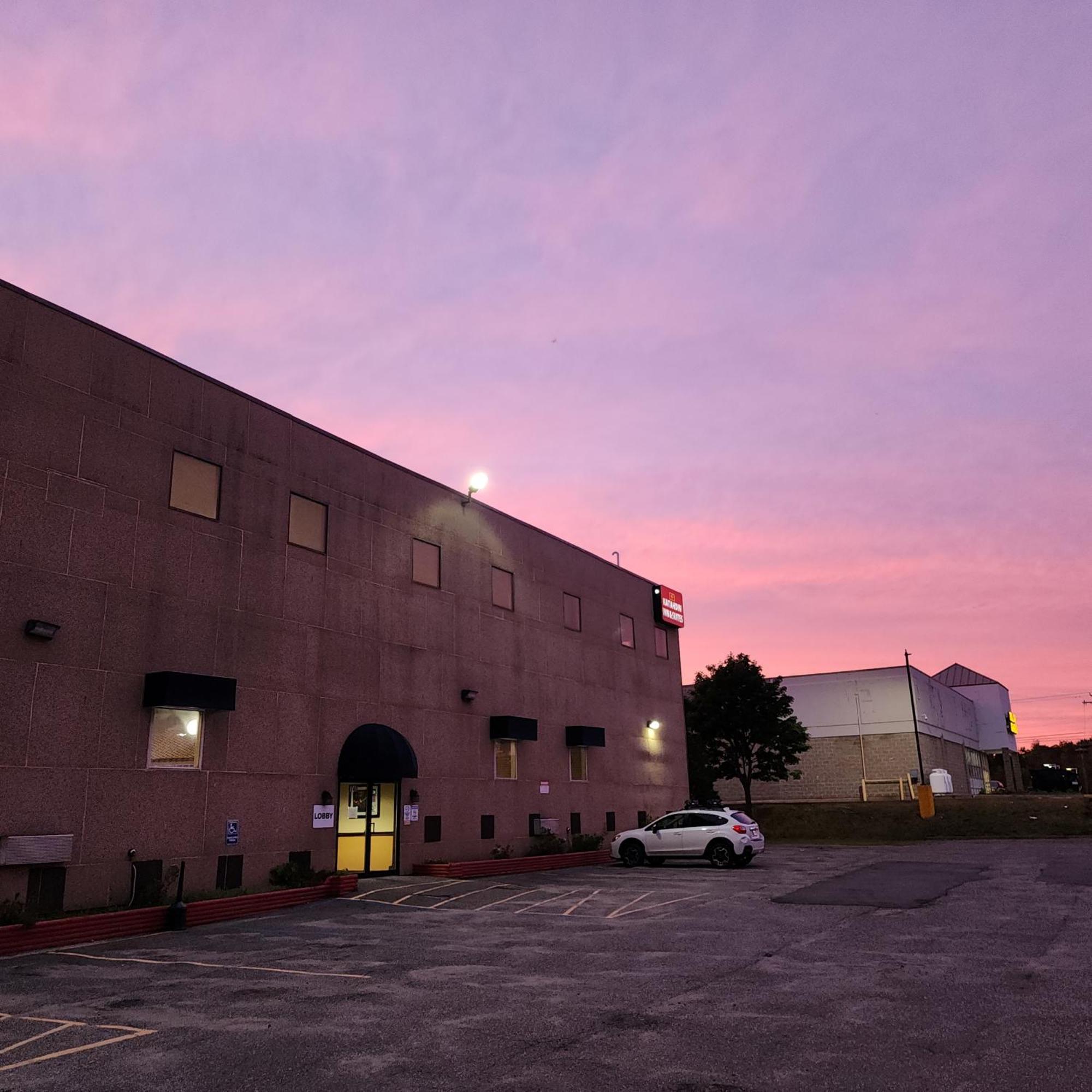 Katahdin Inn & Suites Millinocket Zewnętrze zdjęcie