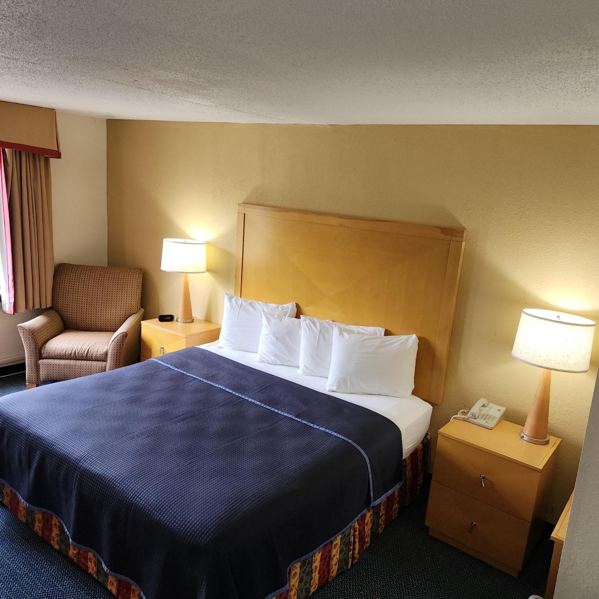 Katahdin Inn & Suites Millinocket Zewnętrze zdjęcie