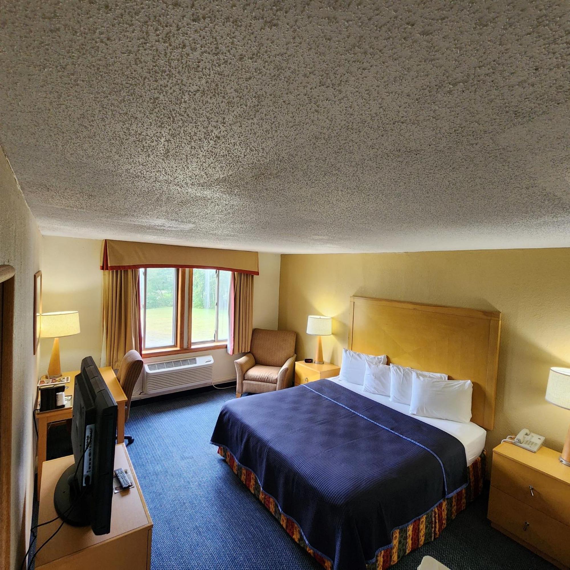 Katahdin Inn & Suites Millinocket Zewnętrze zdjęcie