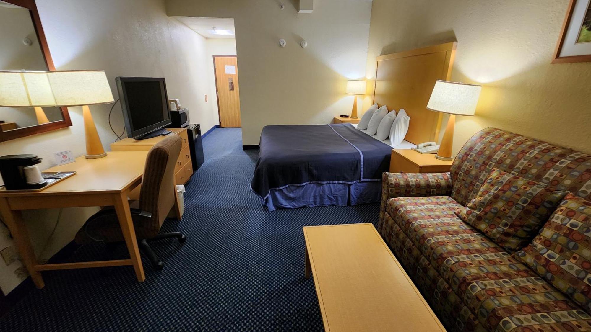 Katahdin Inn & Suites Millinocket Zewnętrze zdjęcie