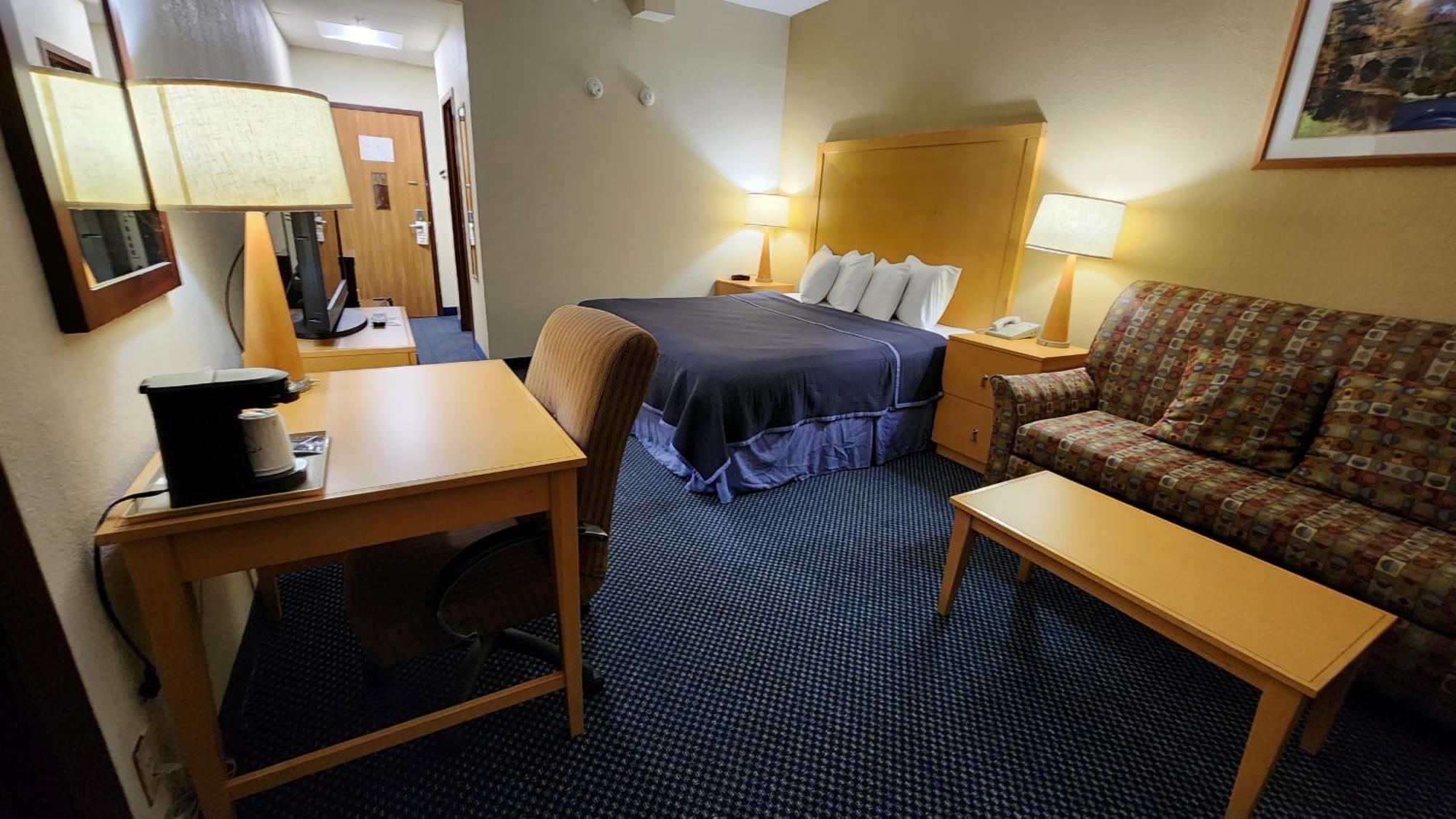 Katahdin Inn & Suites Millinocket Zewnętrze zdjęcie