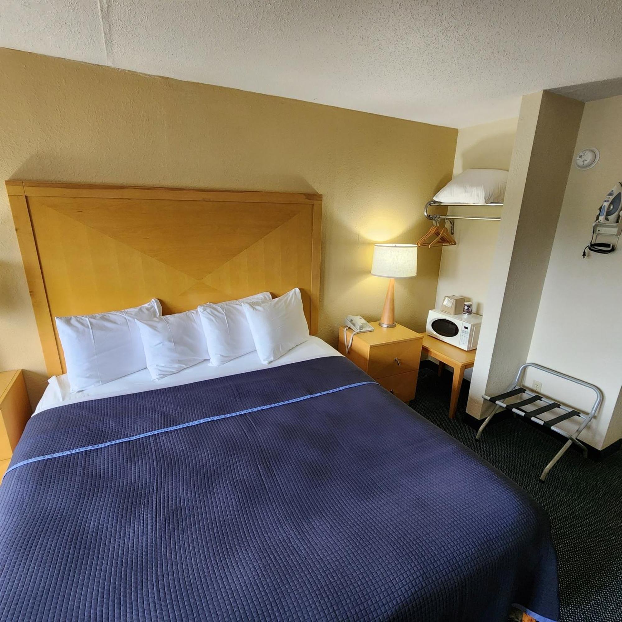 Katahdin Inn & Suites Millinocket Zewnętrze zdjęcie