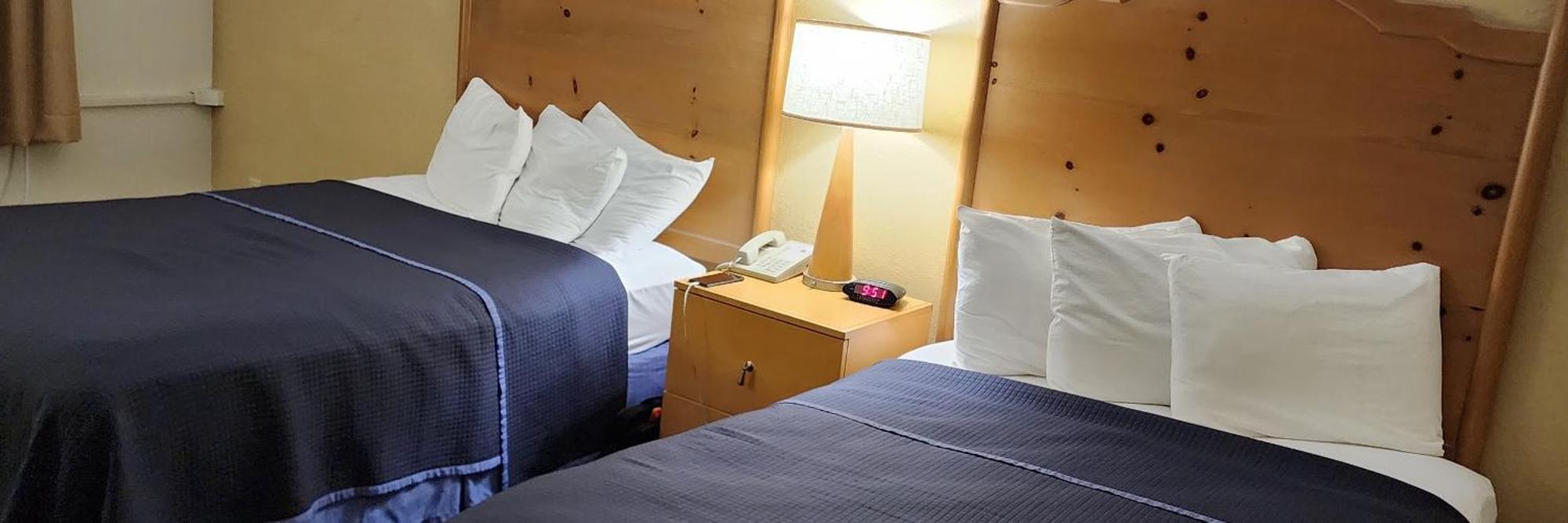 Katahdin Inn & Suites Millinocket Zewnętrze zdjęcie