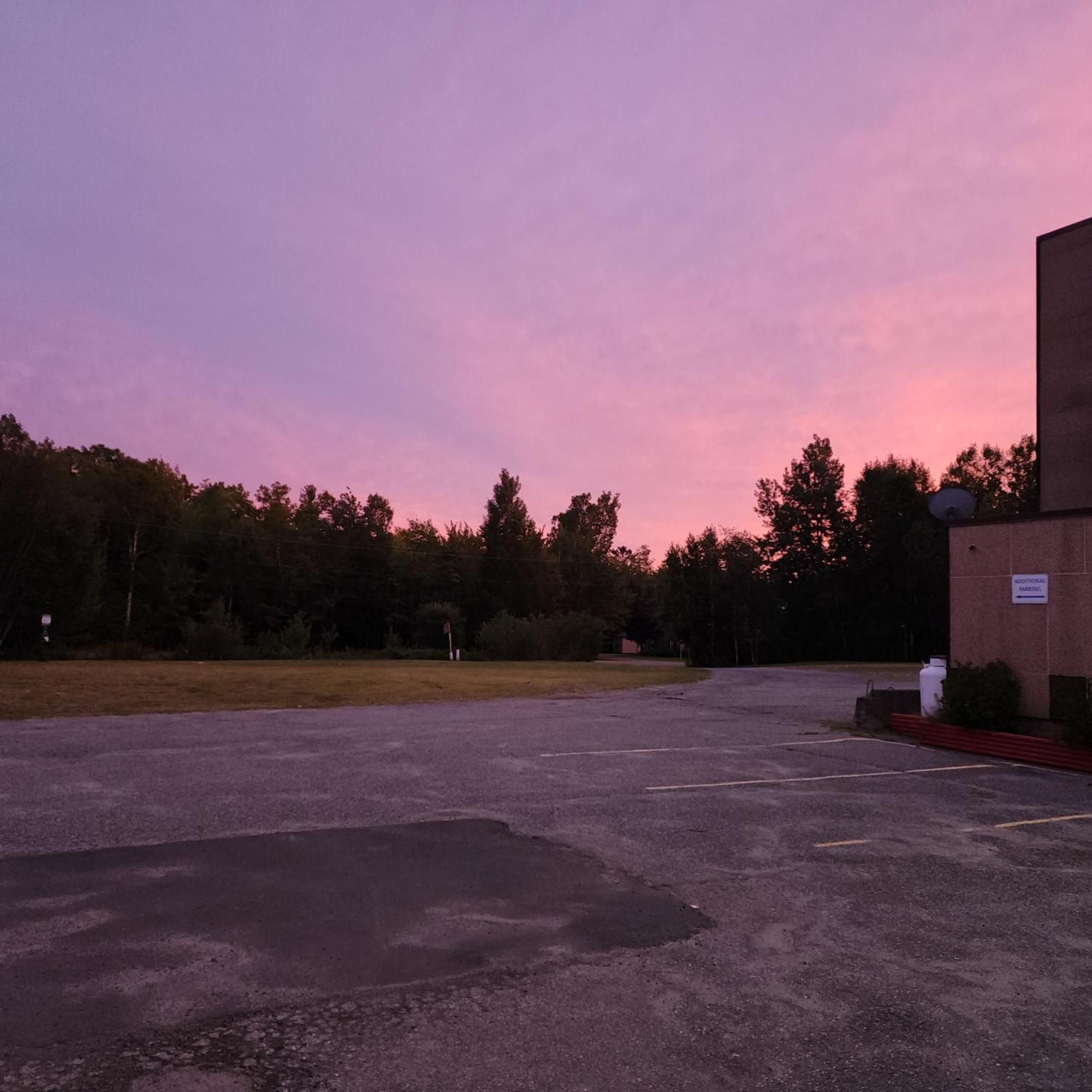 Katahdin Inn & Suites Millinocket Zewnętrze zdjęcie