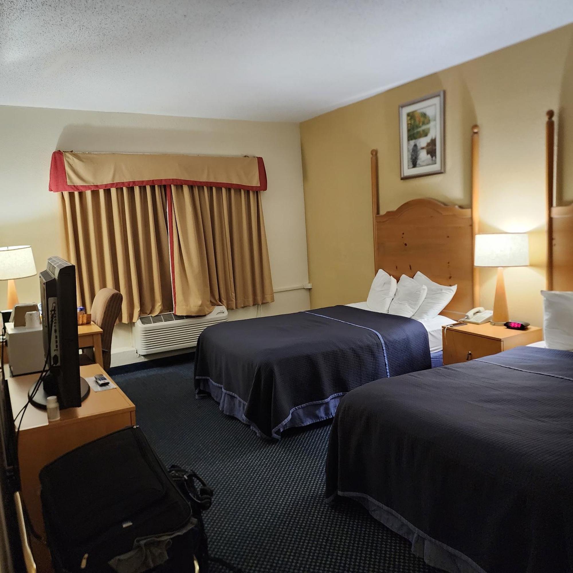 Katahdin Inn & Suites Millinocket Zewnętrze zdjęcie